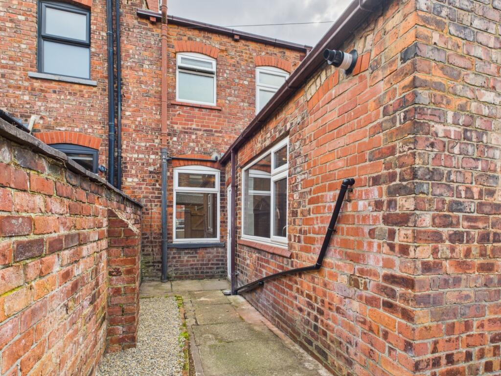 CAM04634G0-PR0047-STILL010