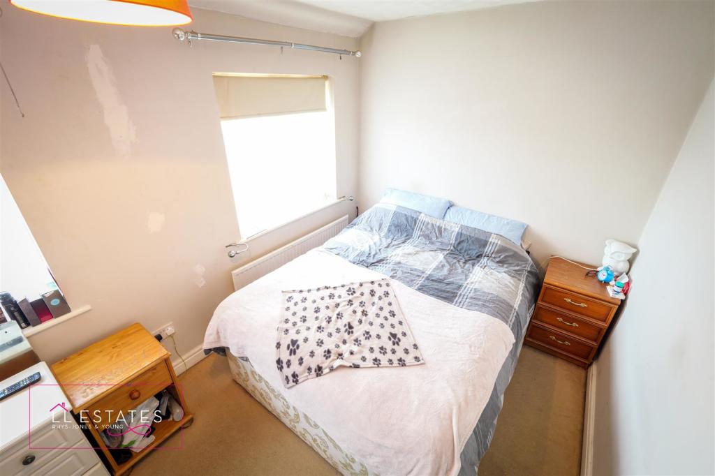Bedroom 1.jpg