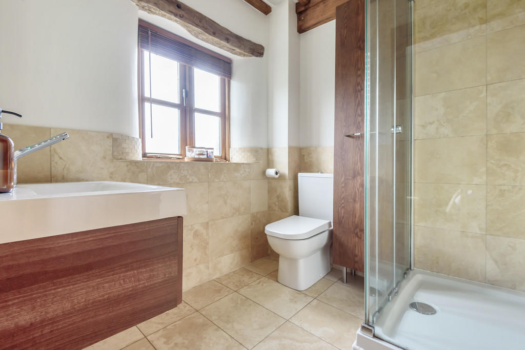 Ensuite to master...