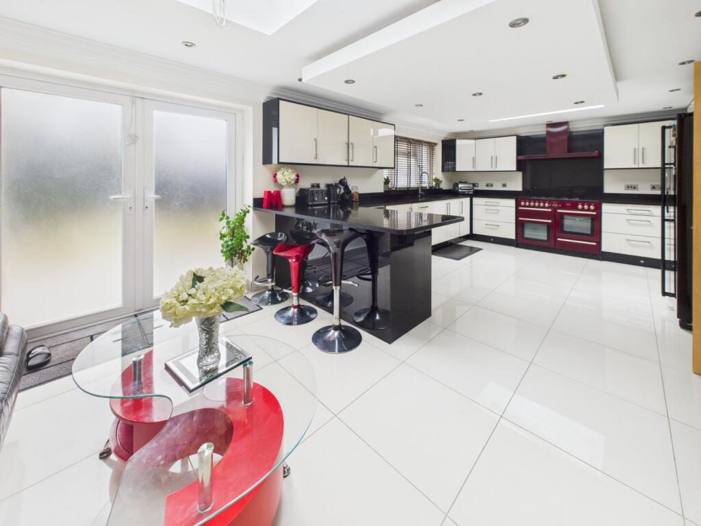 Kitchen/Sitting Area