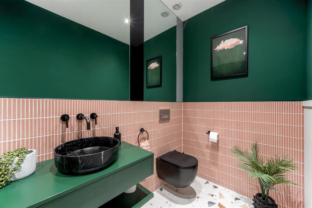 Cloakroom/WC