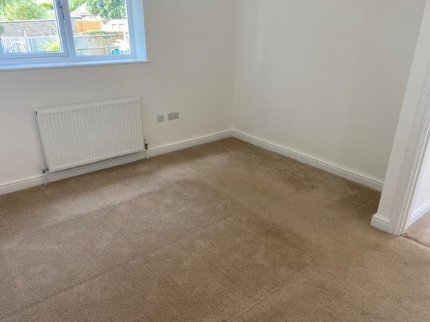 4aStAndrewsClMainBedroom
