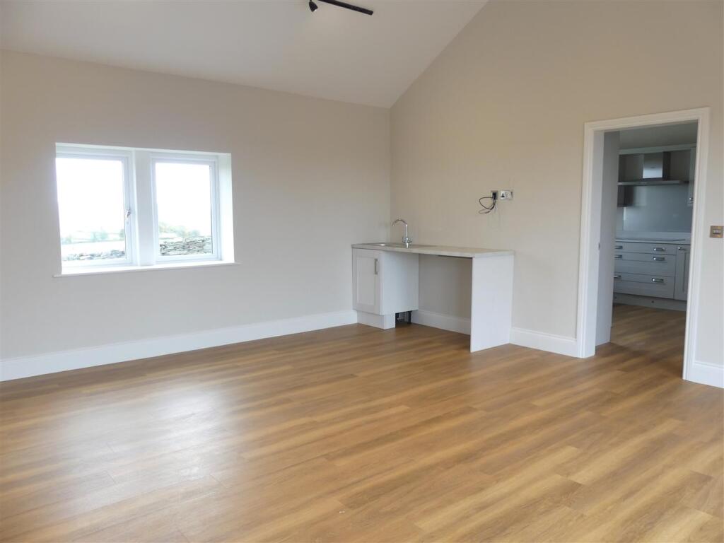 GUEST BEDROOM / OFFICE