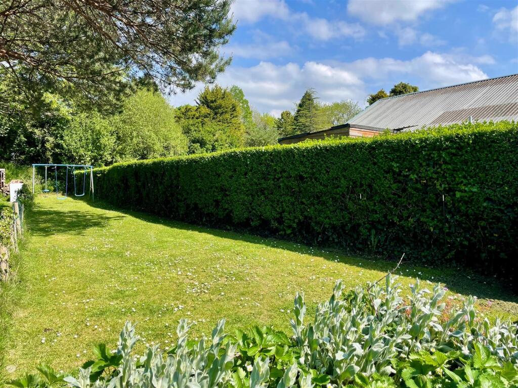 Rear garden 2.jpg