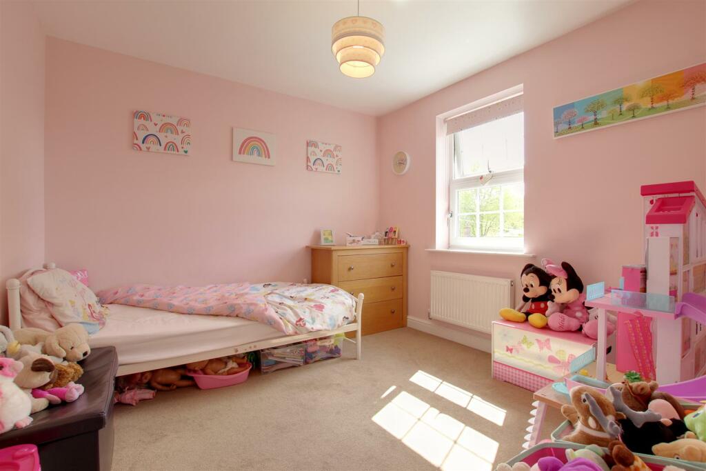 BEDROOM 3 (REAR)