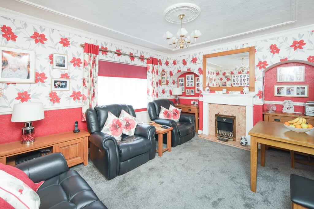110 Yarnfield Road lounge-2.jpg