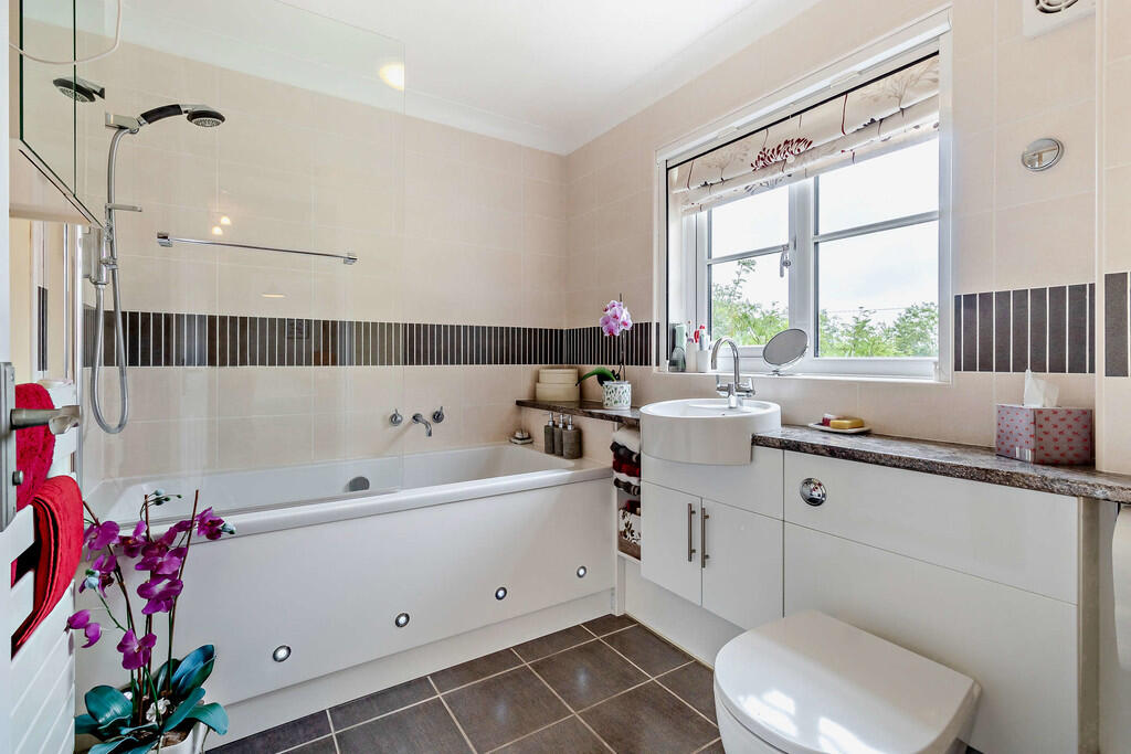 8657340-interior2...