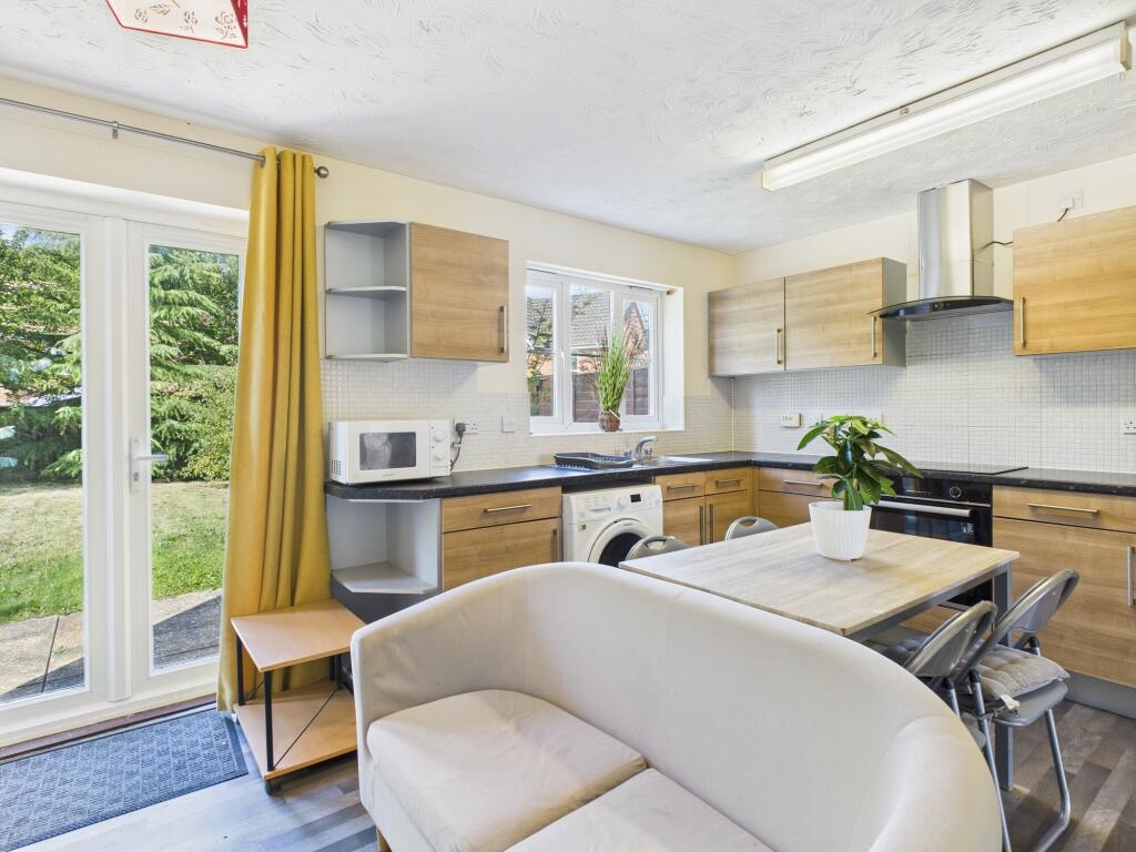 Lounge &amp; Kitchen