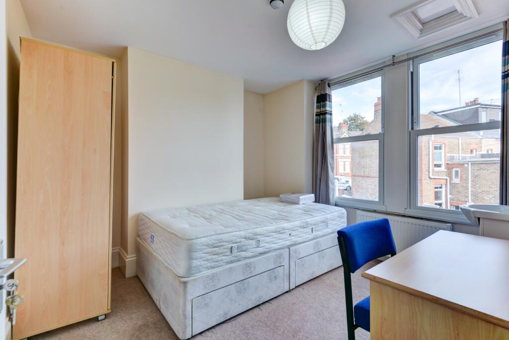 9 Coronation Street bedroom 5 (2)