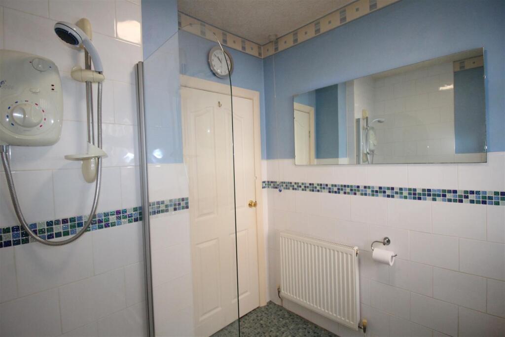 Boston Road, Bathroom.JPG