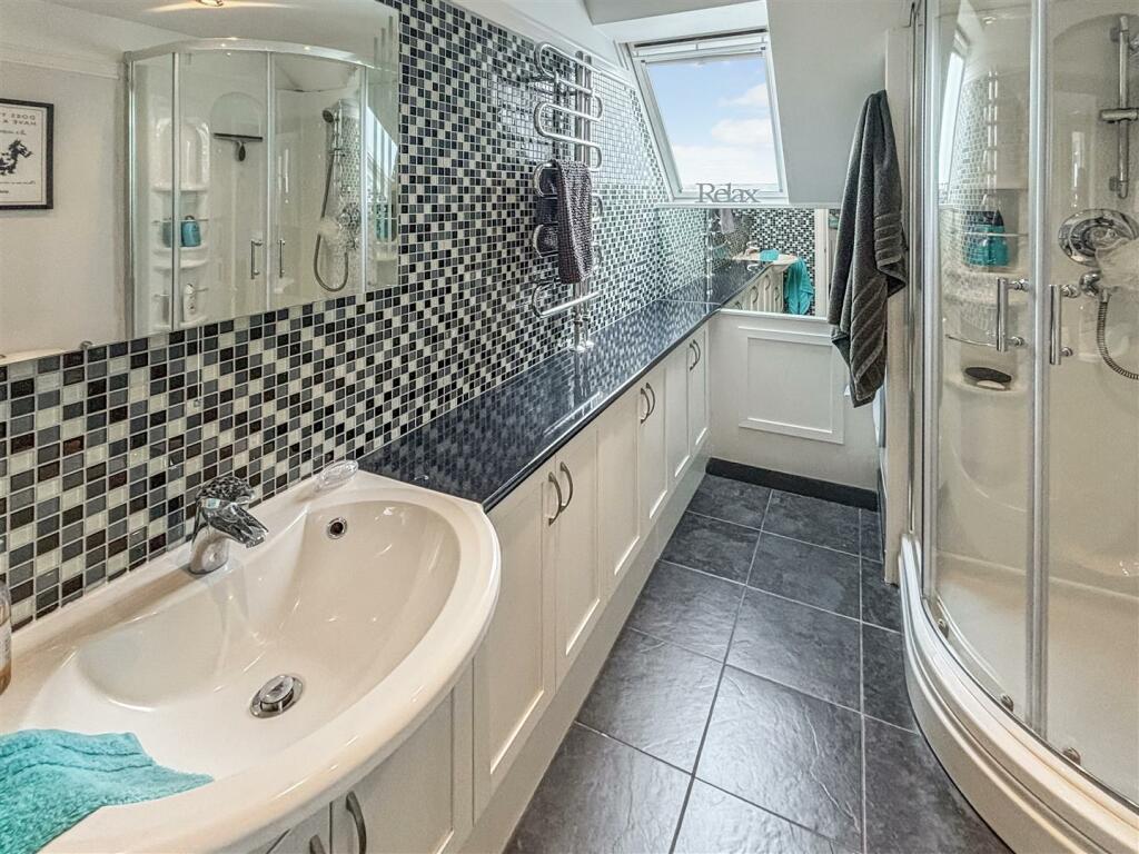 Bathroom_.jpg