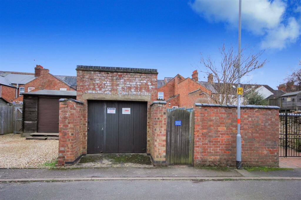Garage.JPG