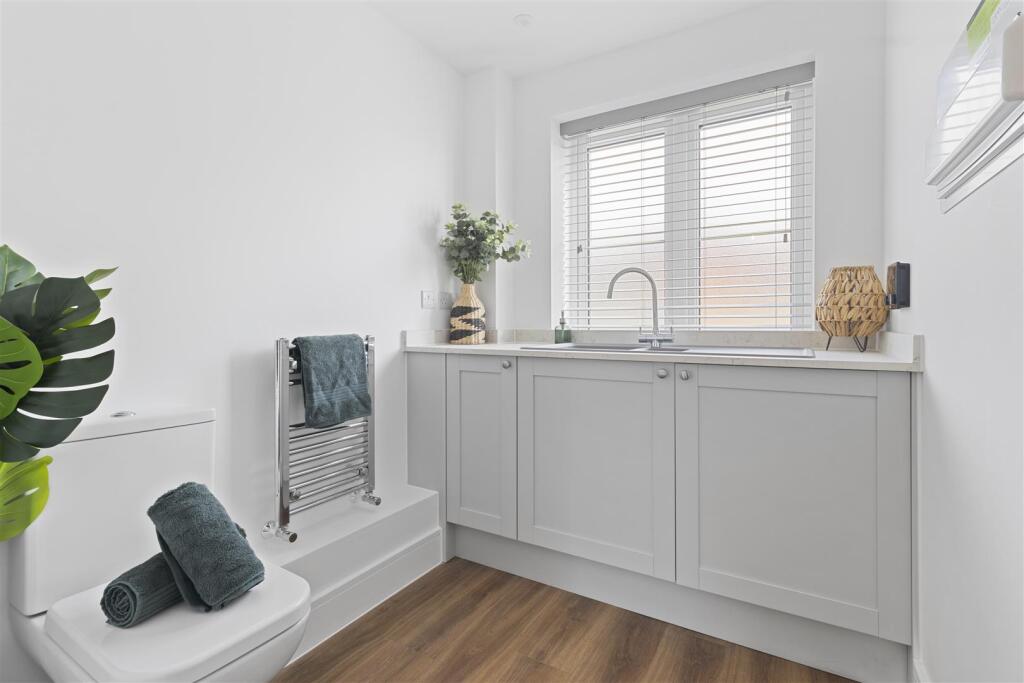 Utility Room/Cloakroom
