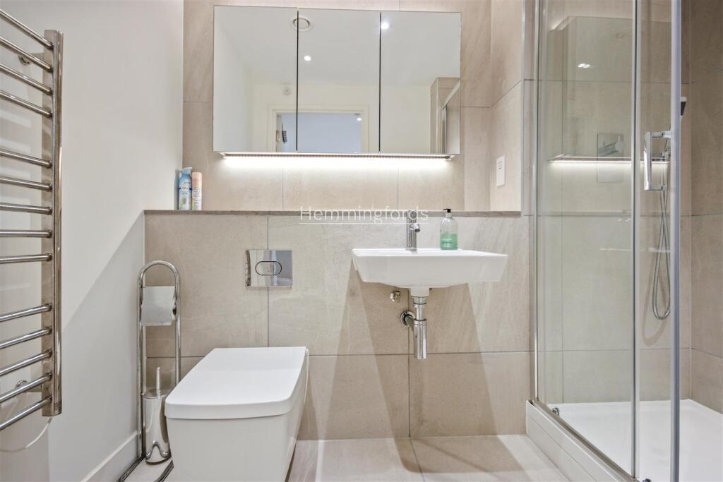 14-76849 - AM - Flat 2, 3 Ann street N1 7 FF-40-lo