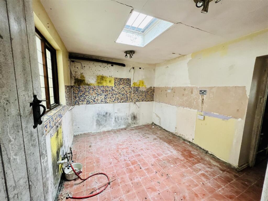 KITCHEN / BREAKFAST ROOM