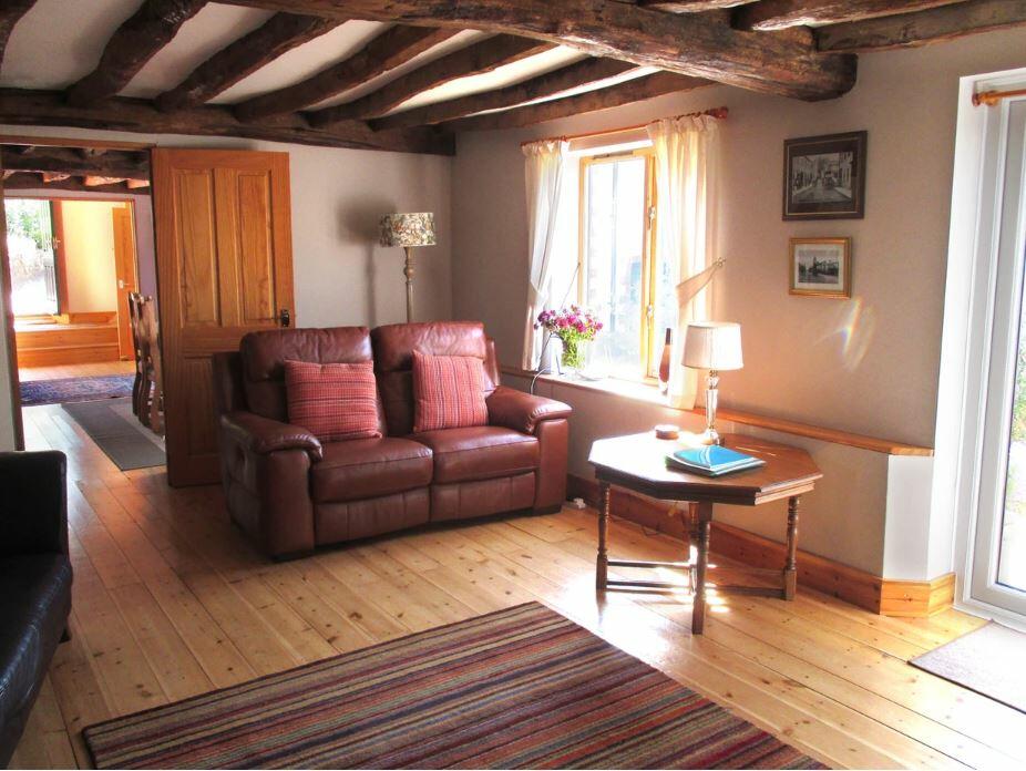 lounge-2.jpg