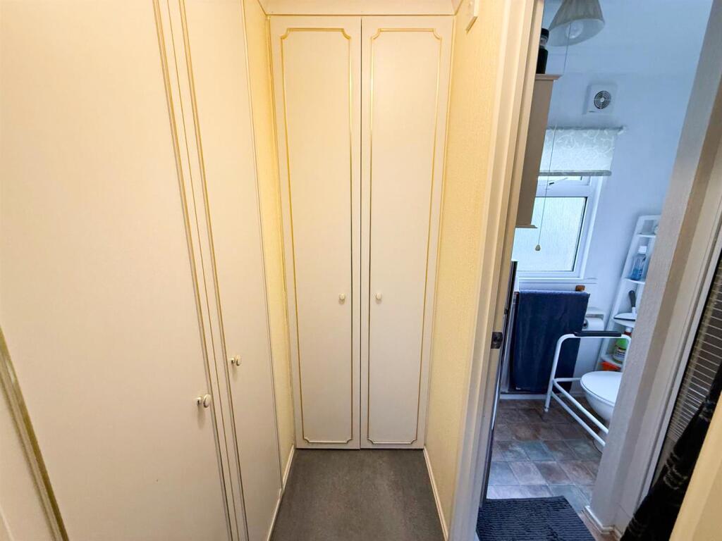 2 bed park home. Silsden
