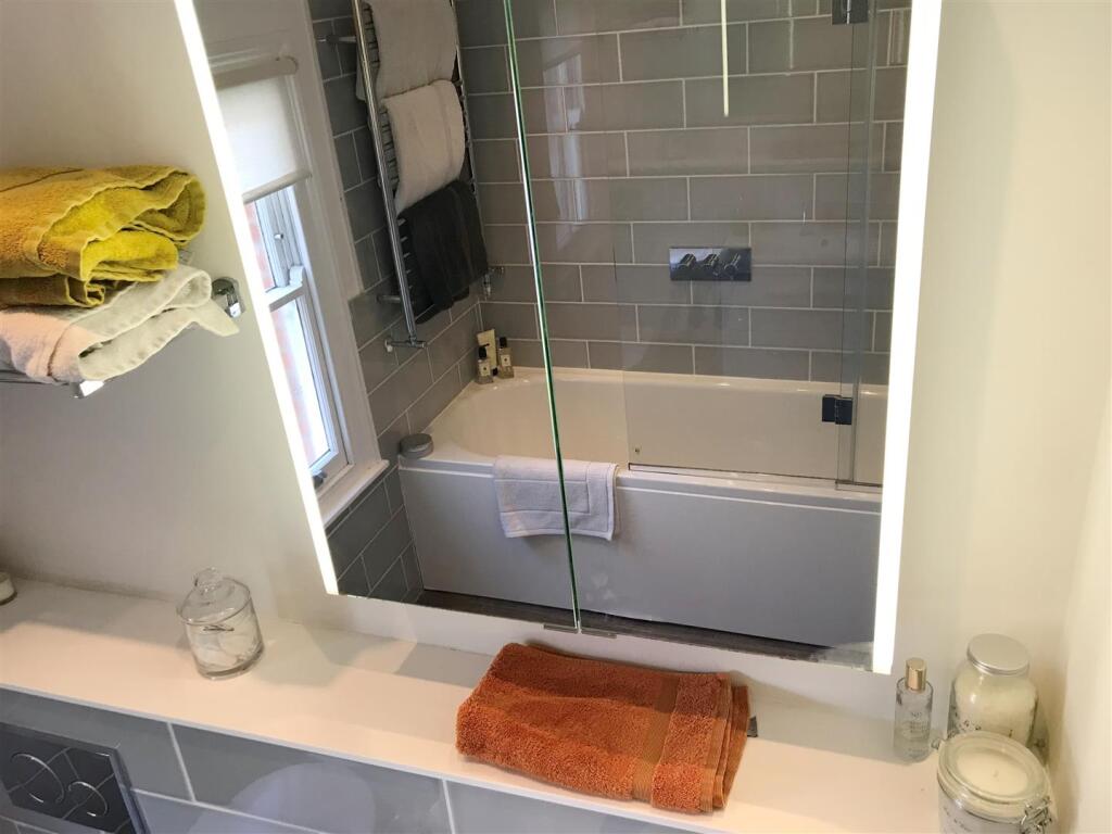 Bathroom 2.JPG