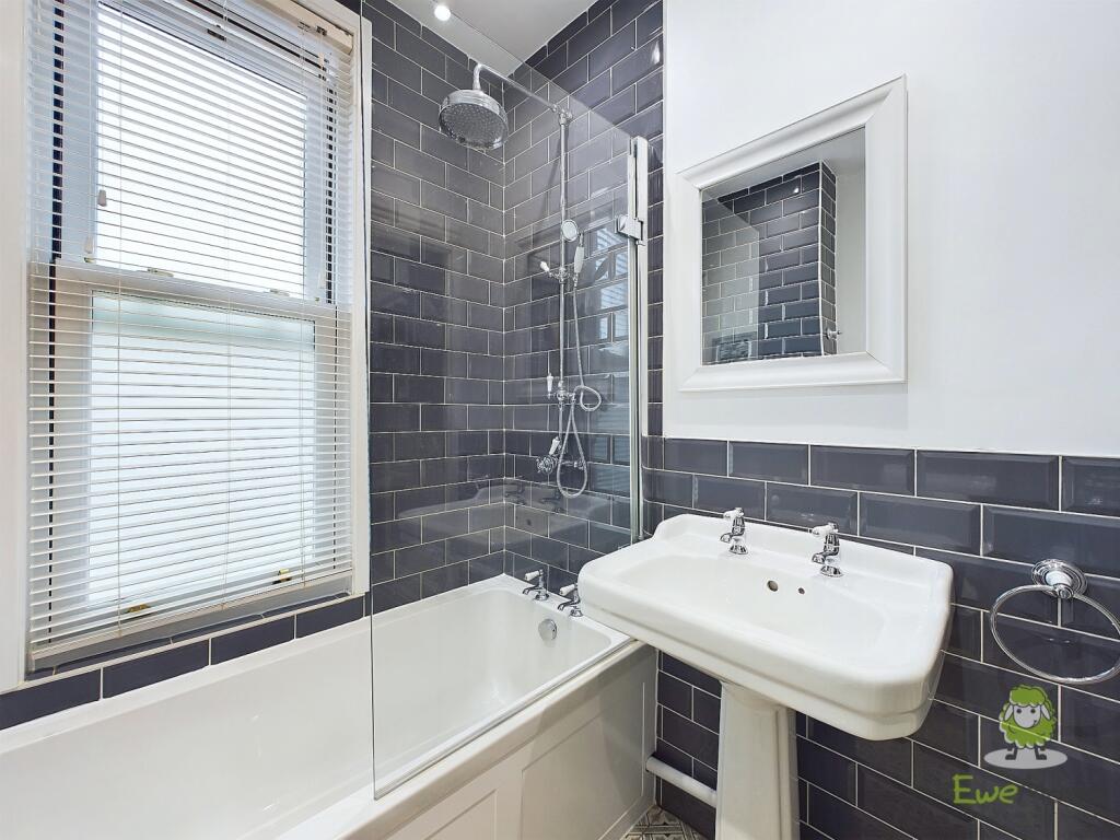 CAM01543G0-PR0103-STILL038