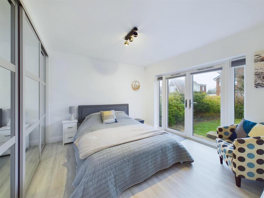 Bedroom: