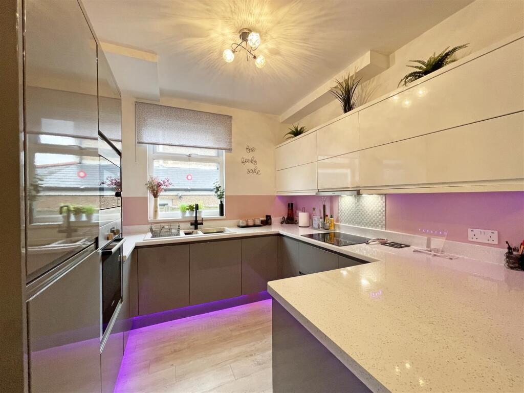 Cross Park Road 23 - Kitchen.jpg