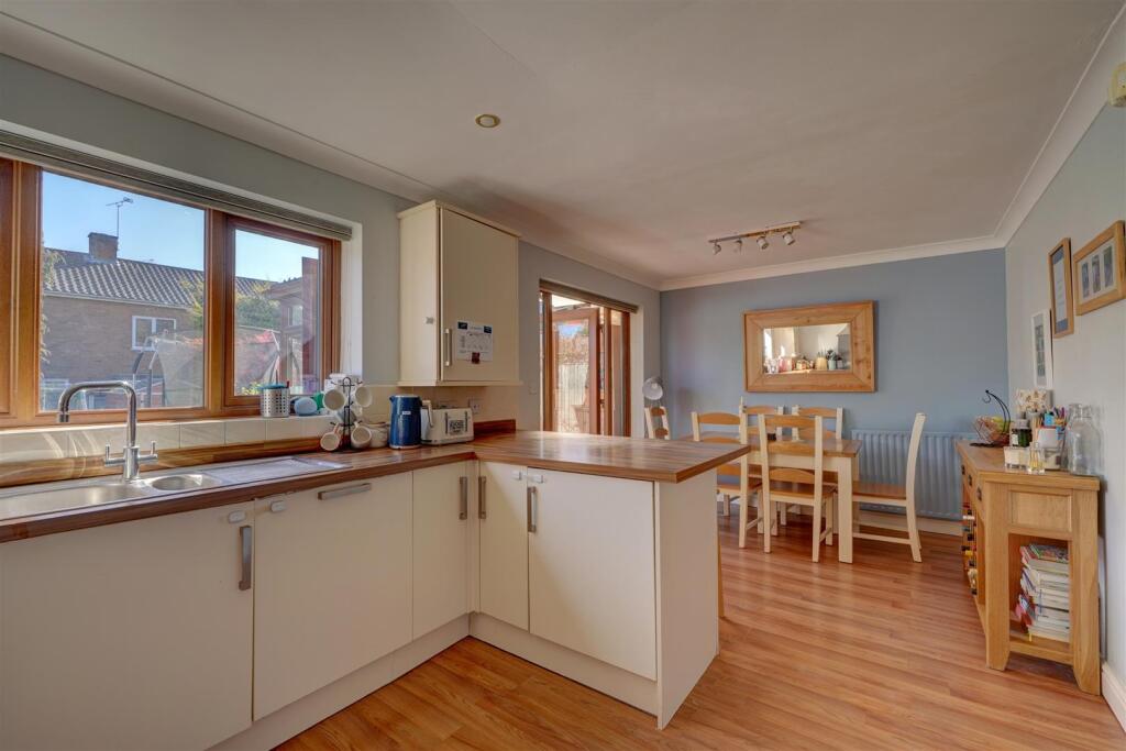 23 Foster Crescent (13).jpg