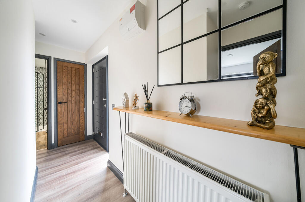 1343637-4-68a5e4f...