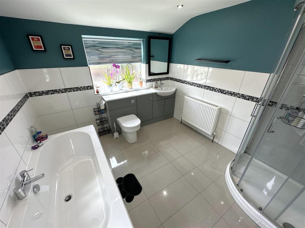 Four-Piece Family Bathroom 893