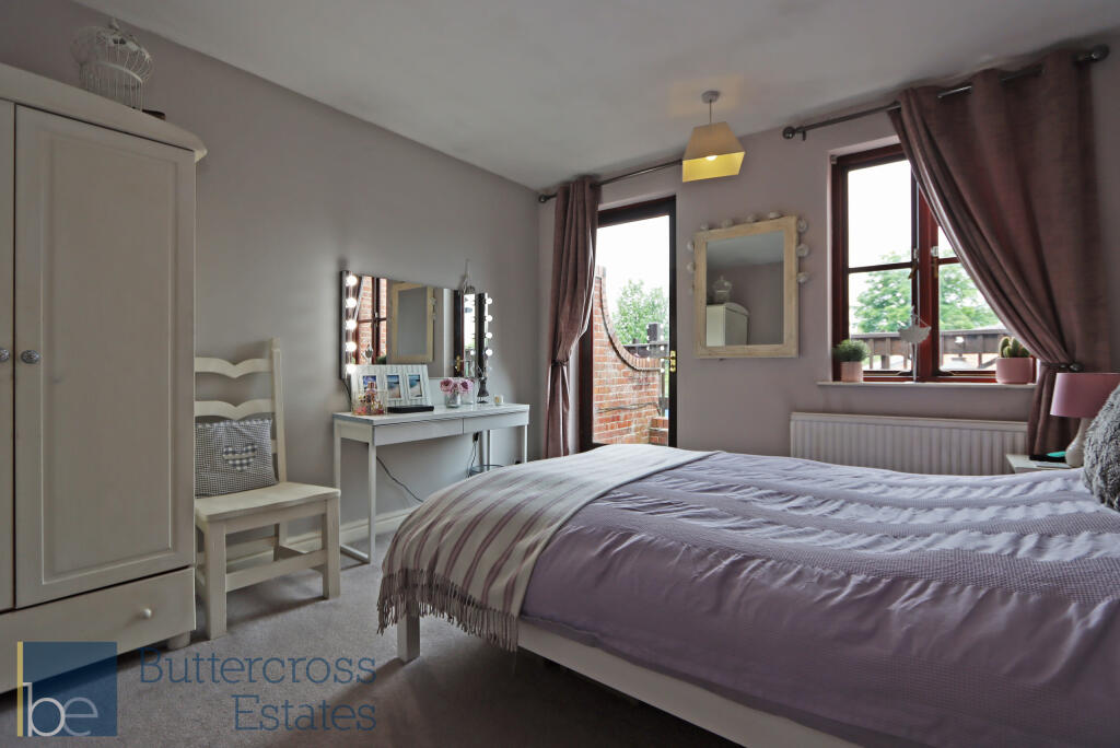 Bedroom1_1.JPG