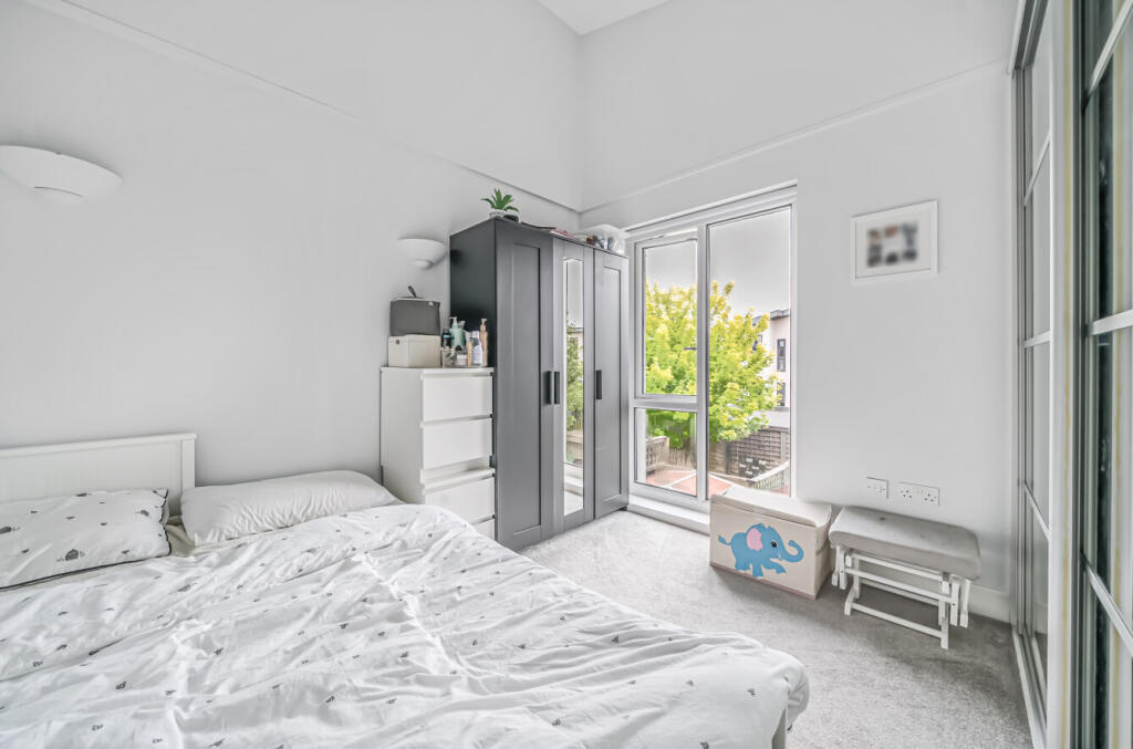 1297166-1-684aa22...