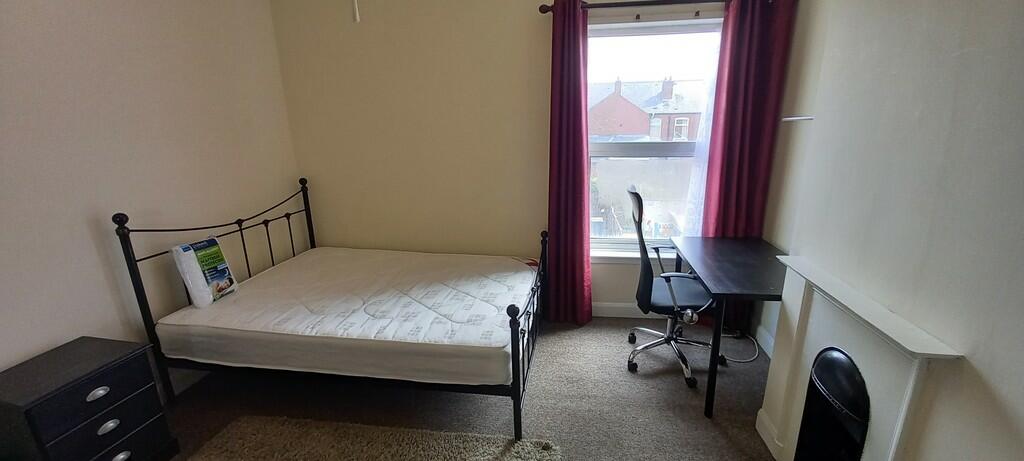 1st floor rear be...