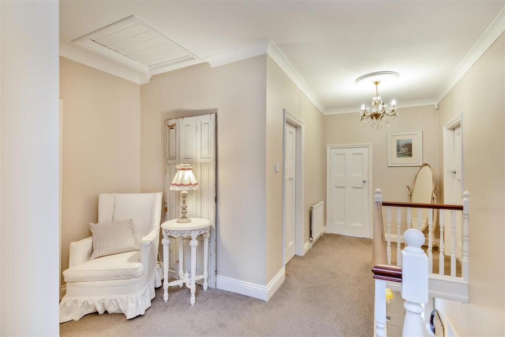 8670694-interior17.jpg