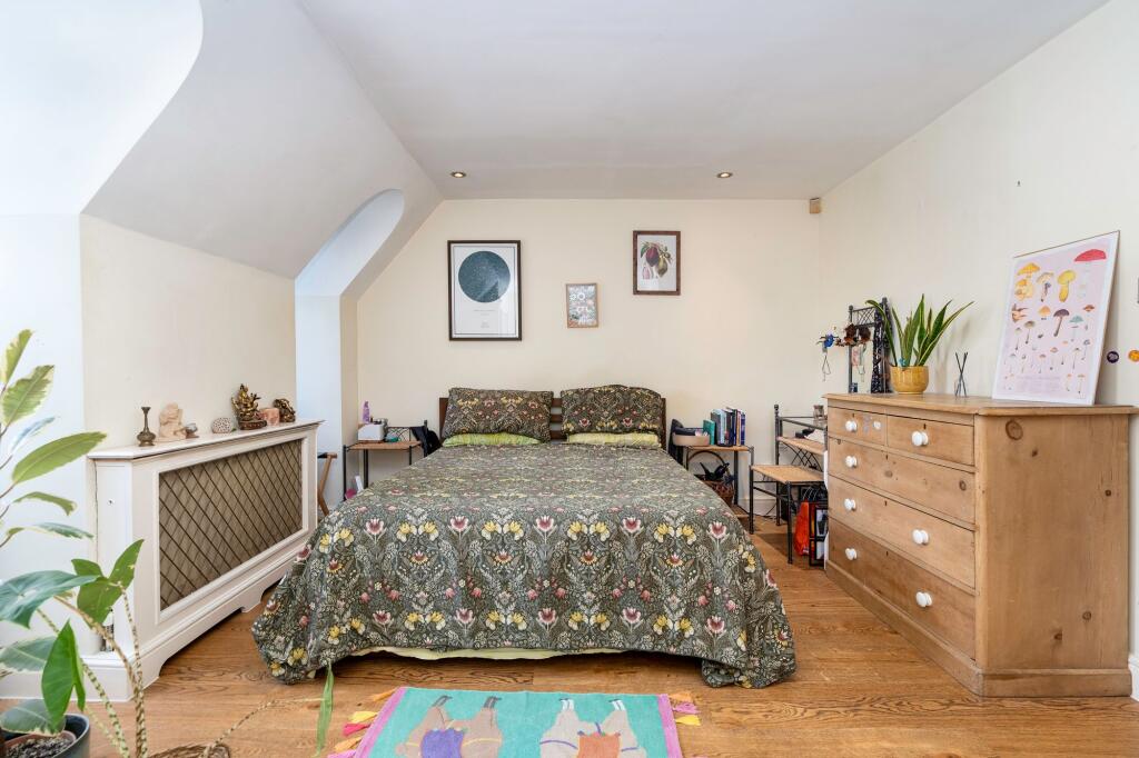 Bedroom 2 For Sale 3 Bedroom Flat Conservatory Court Upper Nowood SE19 www.steele.london