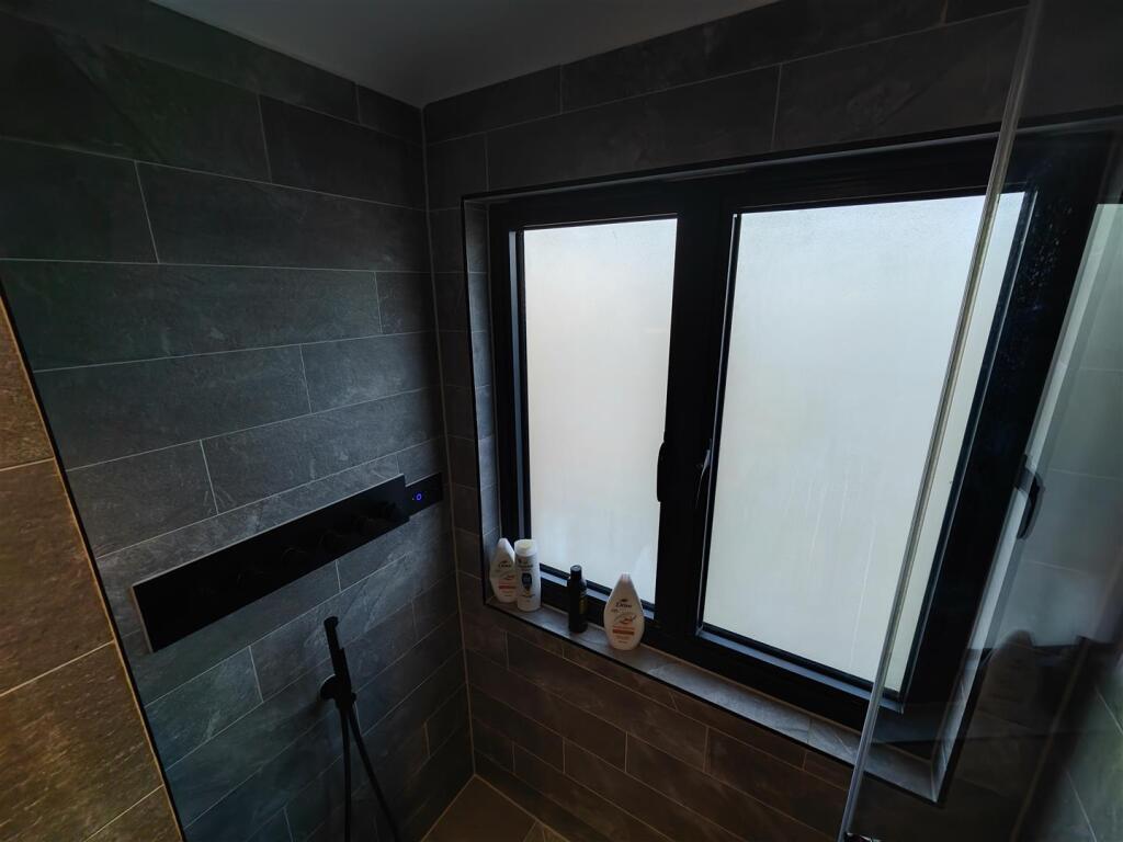 Goldstone Crescent 7  (23).jpg