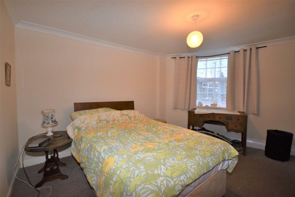 Bedroom 1.JPG