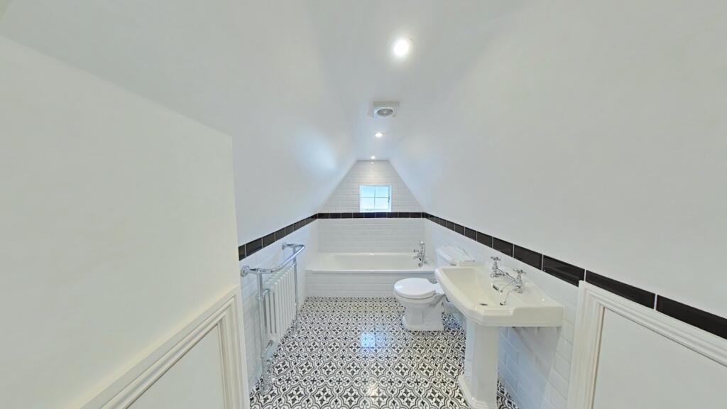 En-Suite Bathroom 
