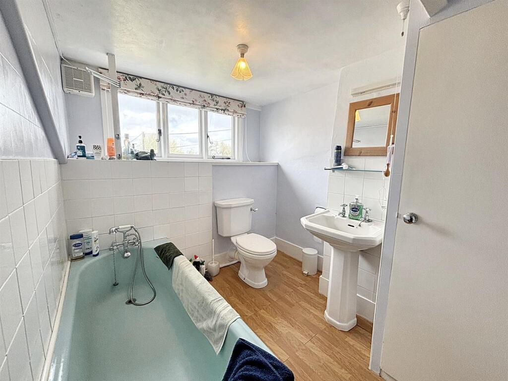 Bathroom.jpg