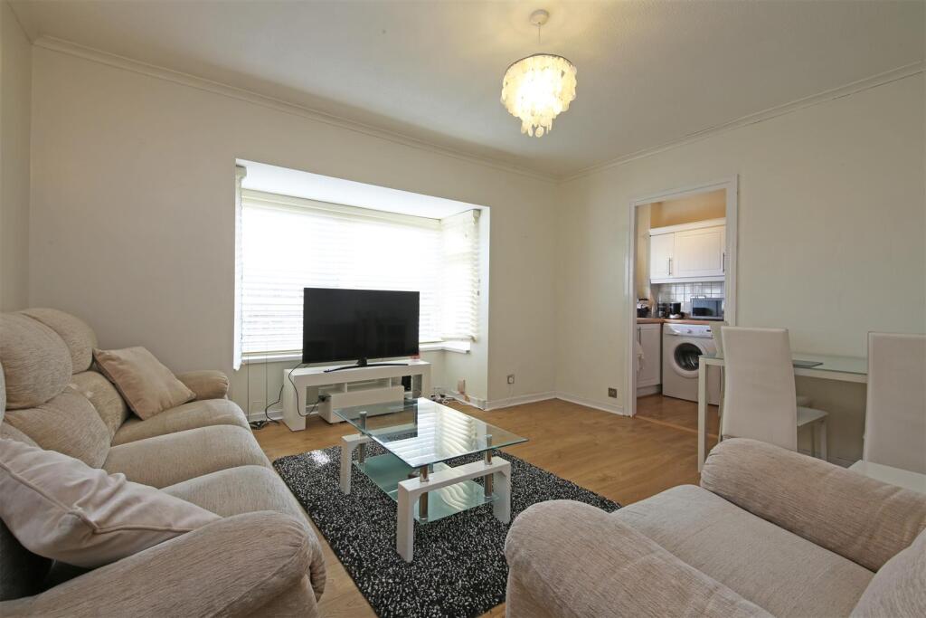 51 Carters Close KT4 reception.jpg