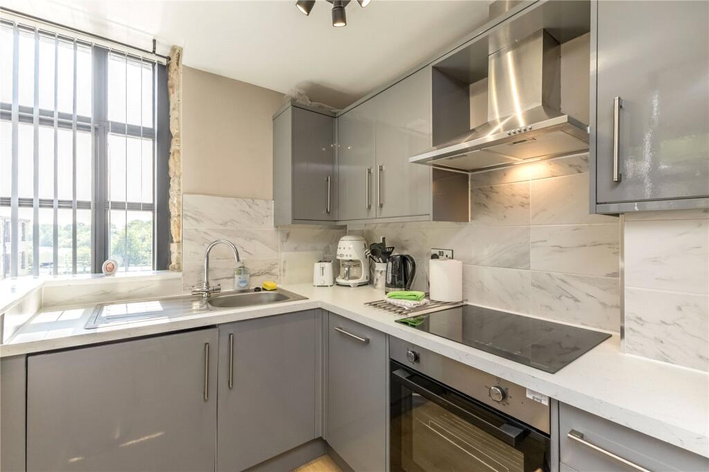 Lounge &amp; Kitchen