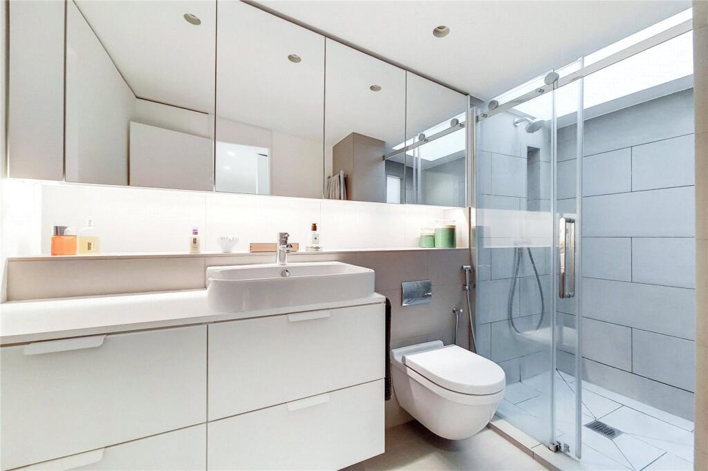 Ensuite Main Bedroom