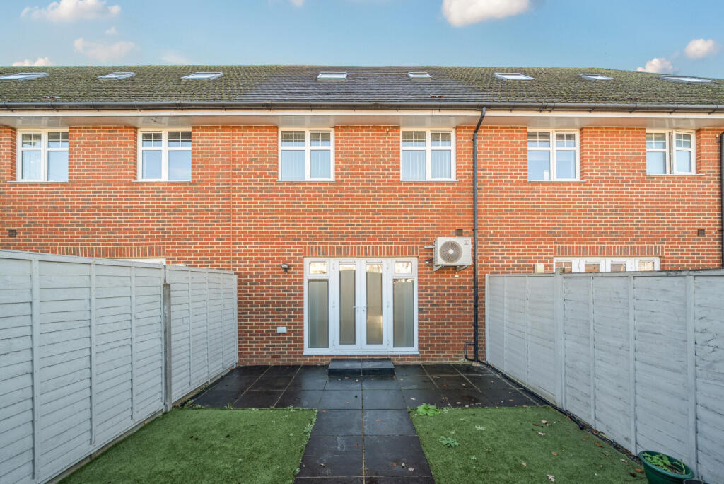 Loxley Close, Byfleet, KT14