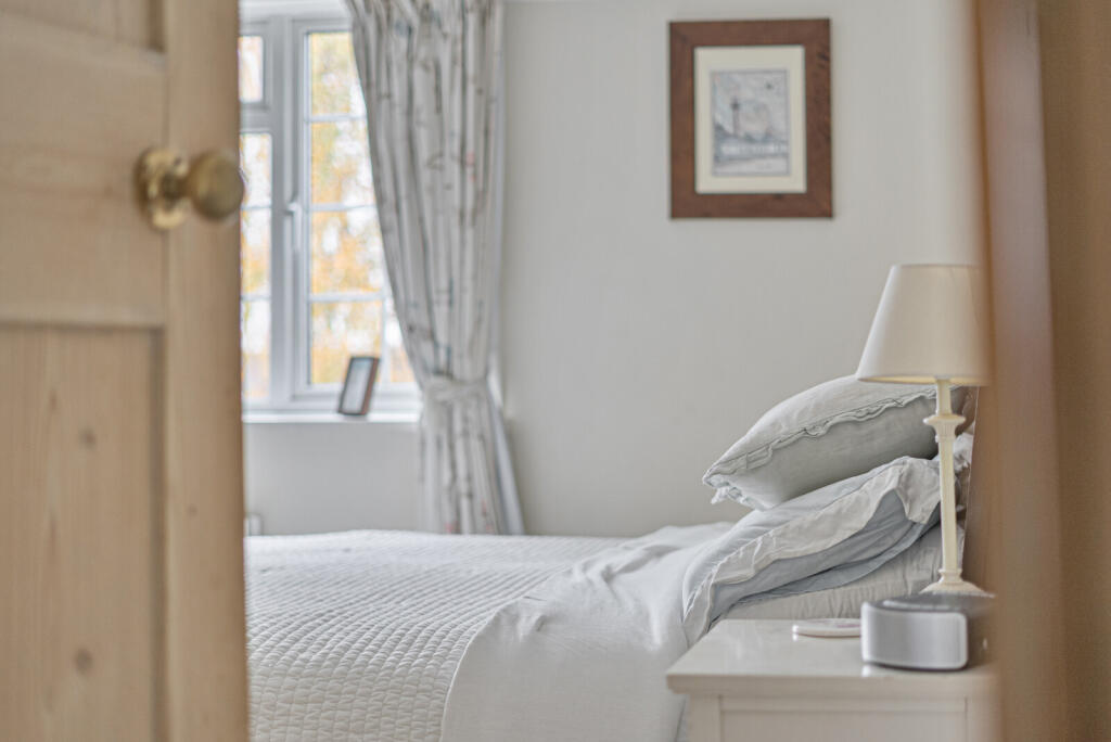 1375929-12-690e1d...