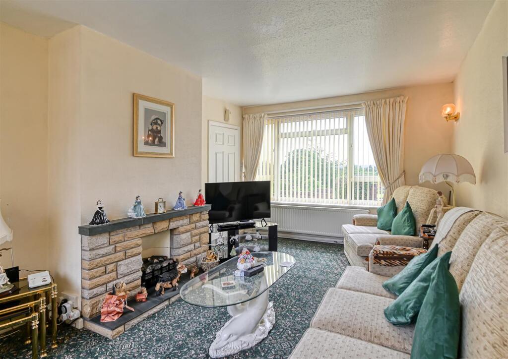 40 Ludlow Road-7.jpg
