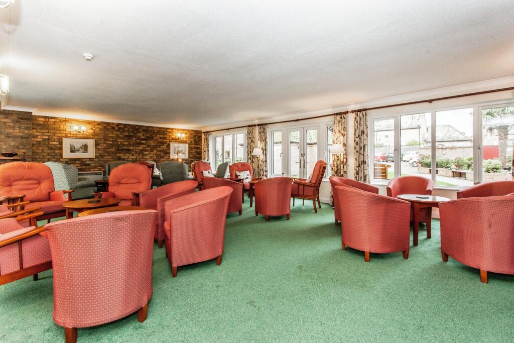 COMMUNAL LOUNGE