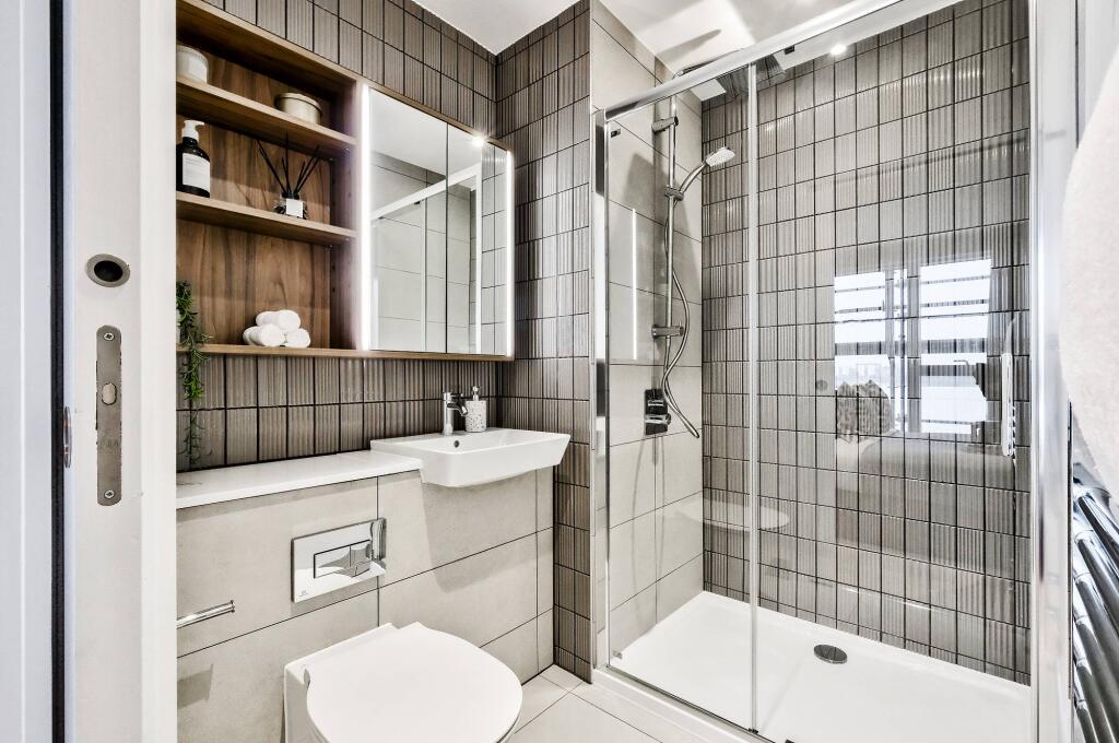 6 2-bed Royal Albert Wharf-26