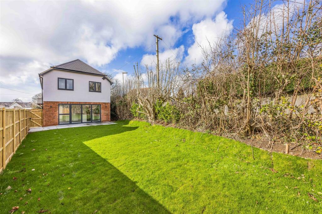 38a Five Heads Road, Horndean-Small-PorticoMarketi