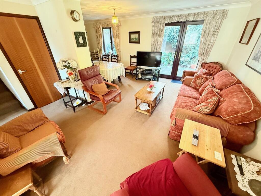 Open Plan Lounge/Dining Room