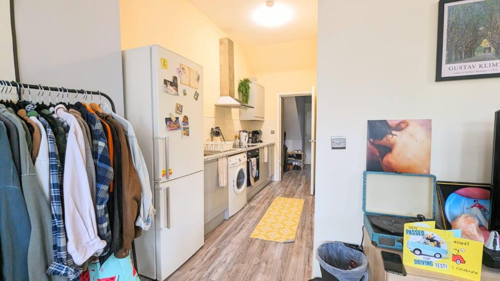 1A the Crescent- Kitchen 1.jpg