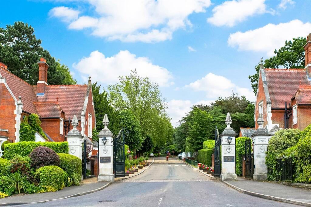 Repton Park Front Gates