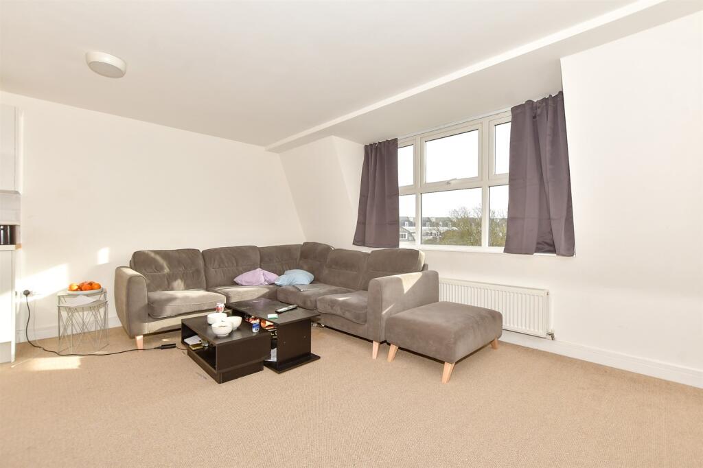 Lounge/Kitchen
